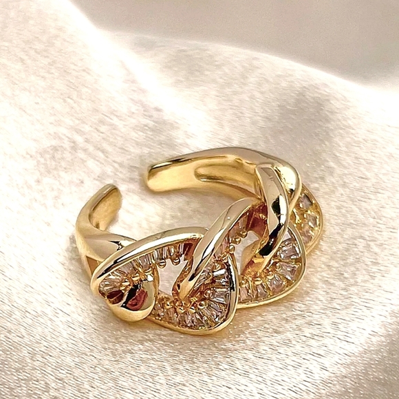Gold Zircon Baguette Twisted Ring - Picture 2 of 8